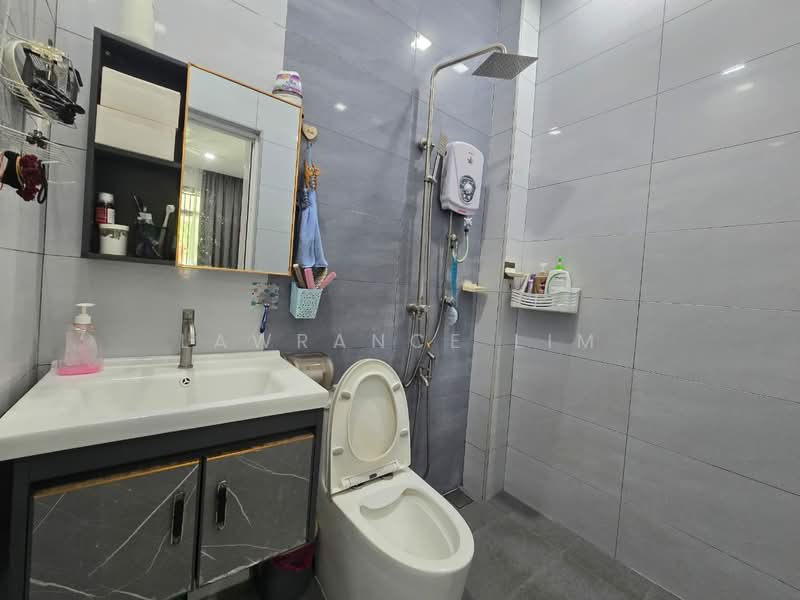 1-storey Terraced House for Sale in Taman Rembia Perkasa (Rembia) - Lawrance Lim - Bathroom - PropertyGuru.com.my