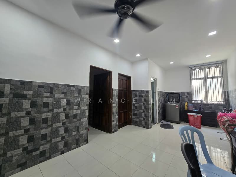 1-storey Terraced House for Sale in Taman Rembia Perkasa (Rembia) - Lawrance Lim - Living Room - PropertyGuru.com.my