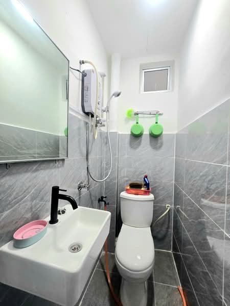 Apartment for Sale at Kedidi Apartment - Muhammad Zhariff Nasharudin - Bathroom - PropertyGuru.com.my