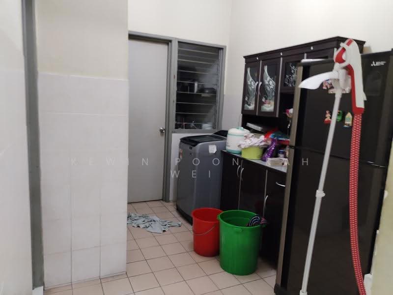 2-storey Terraced House for Sale in TAMAN PUCHONG UTAMA (Puchong) - Kewin Poon Kah Wei - Kitchen - PropertyGuru.com.my