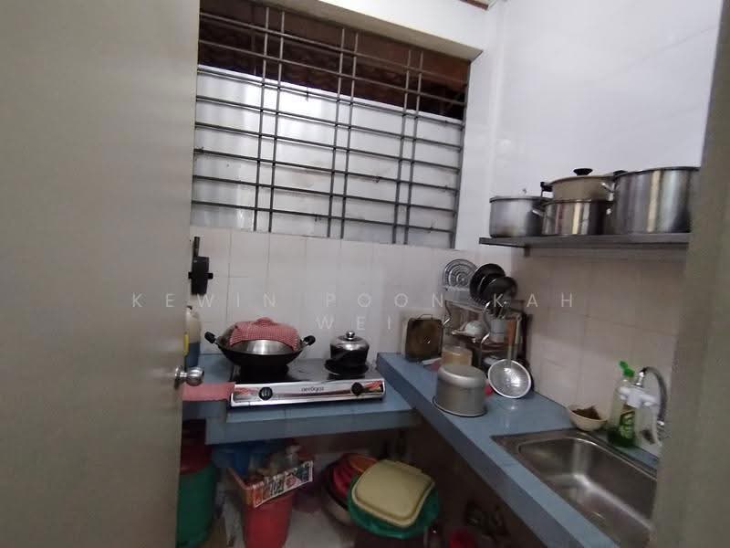2-storey Terraced House for Sale in TAMAN PUCHONG UTAMA (Puchong) - Kewin Poon Kah Wei - Kitchen - PropertyGuru.com.my