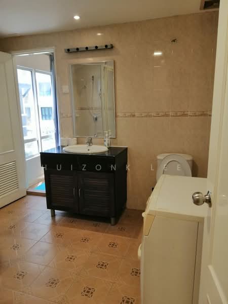 Service Residence for Sale at Megan Ambassy - Huizonk Lee - Bathroom - PropertyGuru.com.my