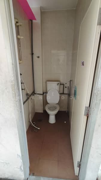 Shop for Sale in Jalan Ipoh (Kuala Lumpur) - Chee Siang Goi - Bathroom - PropertyGuru.com.my