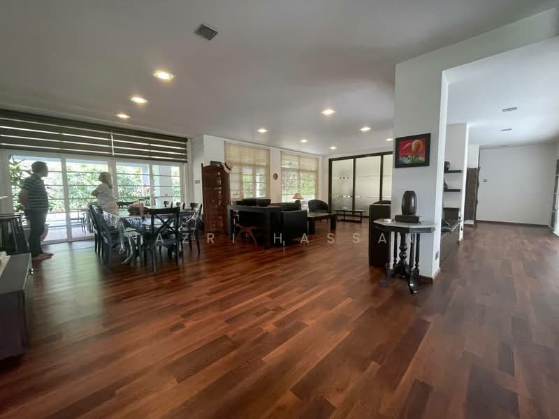 Bungalow for Sale in Sultan Abdul Aziz Shah Golf & Country Club (Shah Alam) - Nazri Hassan - Living Room - PropertyGuru.com.my
