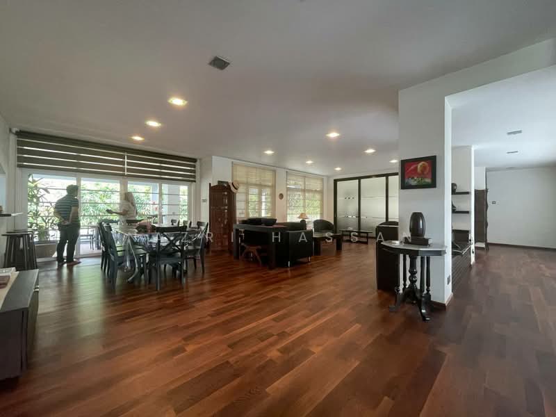 Bungalow for Sale in Sultan Abdul Aziz Shah Golf & Country Club (Shah Alam) - Nazri Hassan - Living Room - PropertyGuru.com.my