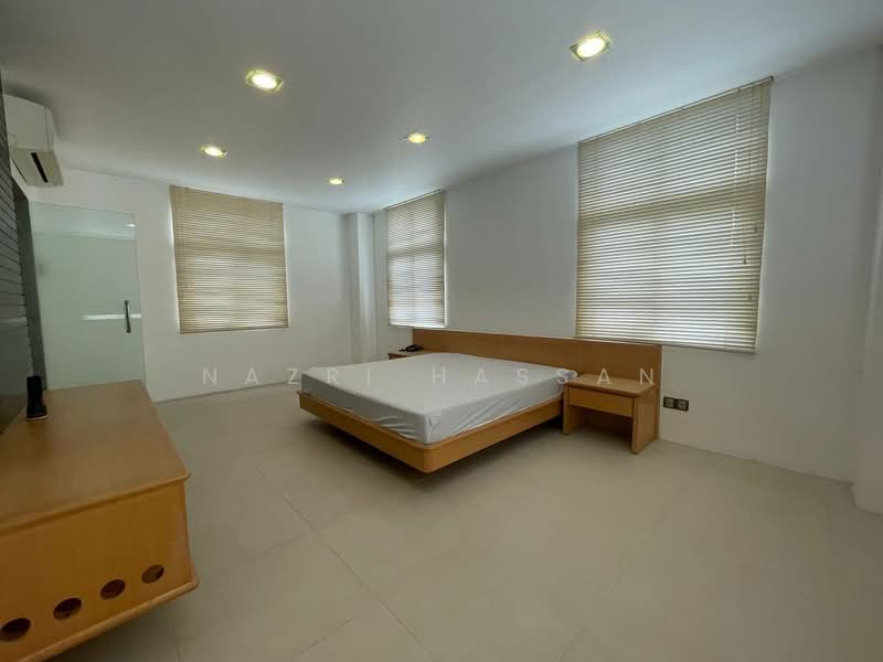 Bungalow for Sale in Sultan Abdul Aziz Shah Golf & Country Club (Shah Alam) - Nazri Hassan - Bedroom - PropertyGuru.com.my