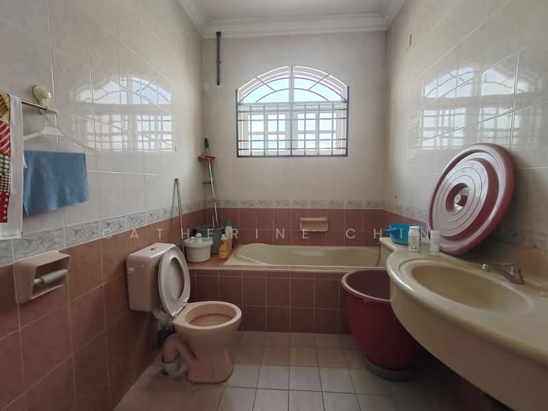2-storey Terraced House for Sale in Ipoh (Perak) - Catherine Chin - Bathroom - PropertyGuru.com.my
