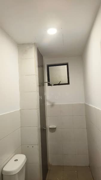 Service Residence for Sale at Jentayu Residensi @ Tampoi - Darren Ngu - Bathroom - PropertyGuru.com.my
