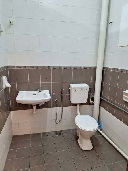 Shop for Sale in Ipoh (Perak) - Alex Fong - Bathroom - PropertyGuru.com.my