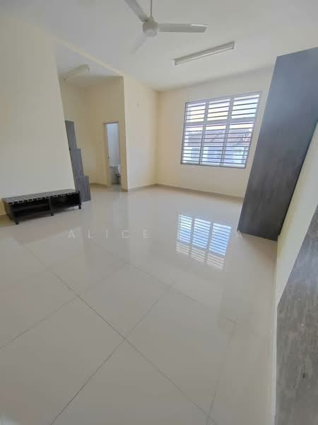 2-storey Terraced House for Rent in Johor Bahru (Johor) - Alice Chia - Living Room - PropertyGuru.com.my