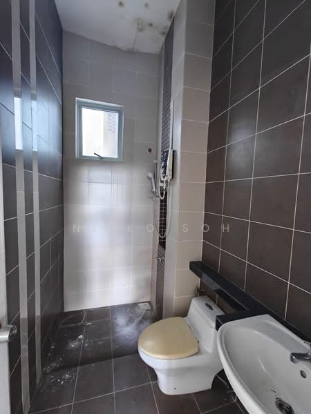 Apartment for Sale at D'Rich Executive Suites - Nikko Soh - Bathroom - PropertyGuru.com.my
