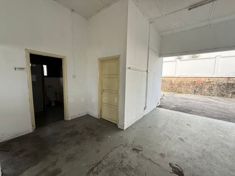 Shop / Office for Rent in Johor Bahru (Johor) - Grace Lau - Bathroom - PropertyGuru.com.my