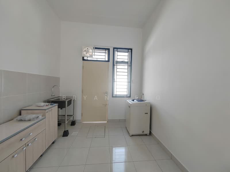 Bandar Putra Kulai Jalan Bayan untuk Untuk Disewa - RM 2,000 /bulan, Mac 2026 - Kitchen - PropertyGuru.com.my