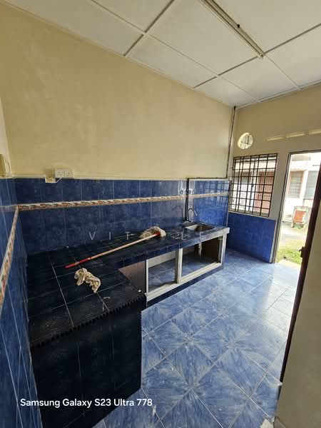 1-storey Terraced House for Rent in Pokok Mangga (Balai Panjang) - Vito Lee - Kitchen - PropertyGuru.com.my