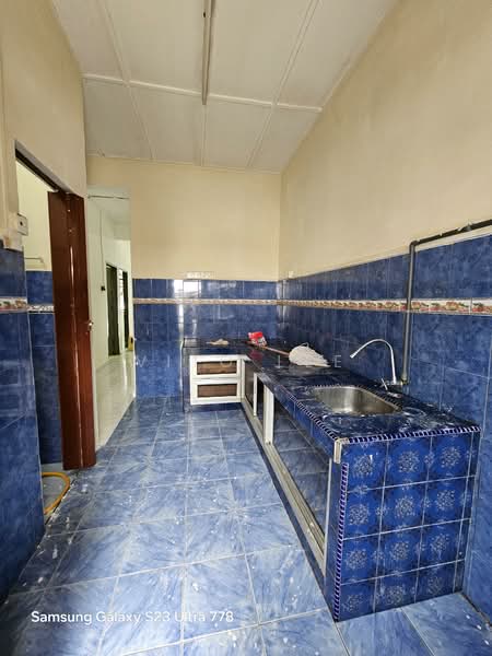 1-storey Terraced House for Rent in Pokok Mangga (Balai Panjang) - Vito Lee - Kitchen - PropertyGuru.com.my