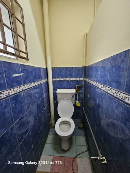 1-storey Terraced House for Rent in Pokok Mangga (Balai Panjang) - Vito Lee - Bathroom - PropertyGuru.com.my