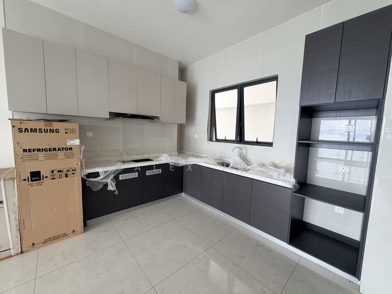 Condominium for Sale at Kings Bay @ Country Garden Danga Bay - Alex Ng - Kitchen - PropertyGuru.com.my