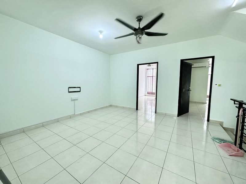 3-storey Terraced House for Rent in Kajang (Selangor) - Eldon Chong - Living Room - PropertyGuru.com.my