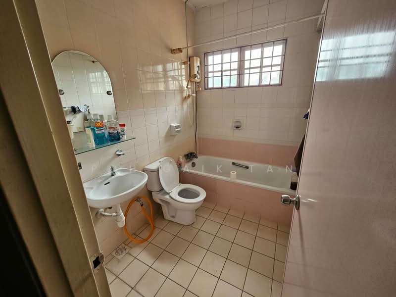 2-storey Terraced House for Sale in Kota Kemuning (Shah Alam) - Poh Gaik Tan - Bathroom - PropertyGuru.com.my