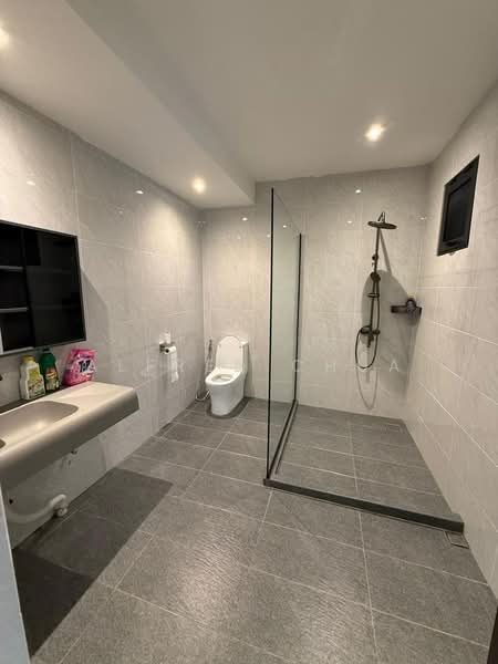 2-storey Terraced House for Sale in Taman BDC (Kuching) - Alfred Chua - Bathroom - PropertyGuru.com.my