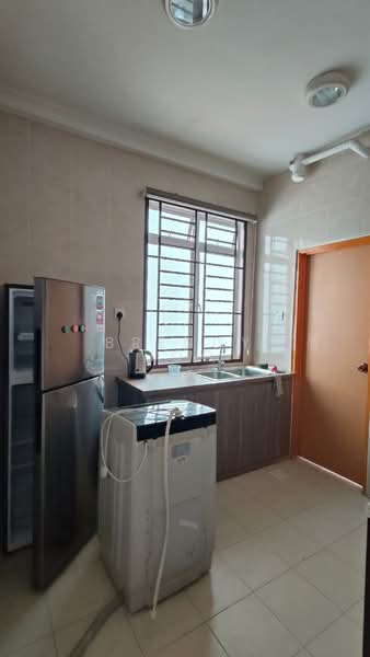 Sri Samudera Apartment (Seaview Residence Suites) untuk Untuk Disewa - RM 2,600 /bulan, Mac 2026 - Kitchen - PropertyGuru.com.my