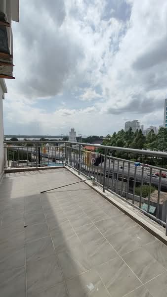 Sri Samudera Apartment (Seaview Residence Suites) untuk Untuk Disewa - RM 2,600 /bulan, Mac 2026 - Balcony - PropertyGuru.com.my