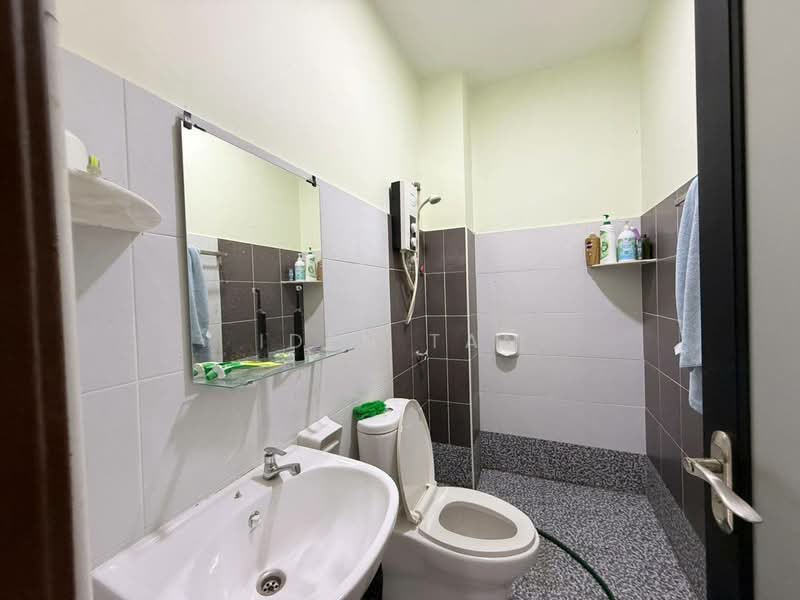 2-storey Terraced House for Sale in Nusantara Prima (Gelang Patah) - Iden Tan - Bathroom - PropertyGuru.com.my