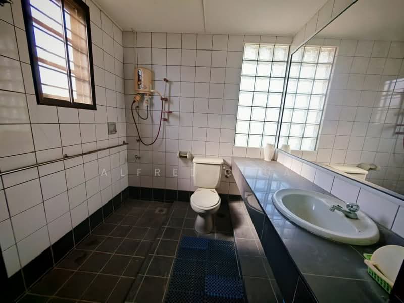 Semi-Detached House for Sale in Stampin (Kuching) - Alfred Chua - Bathroom - PropertyGuru.com.my