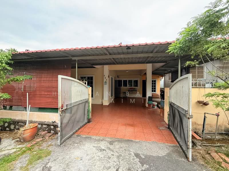 Semi-Detached House for Sale in Taman Bukit Margosa (Ampangan) - Hassan Basri Suhaimi - Exterior - PropertyGuru.com.my