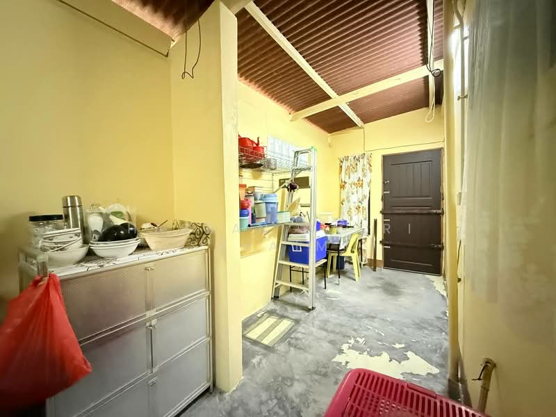 Semi-Detached House for Sale in Taman Bukit Margosa (Ampangan) - Hassan Basri Suhaimi - Kitchen - PropertyGuru.com.my
