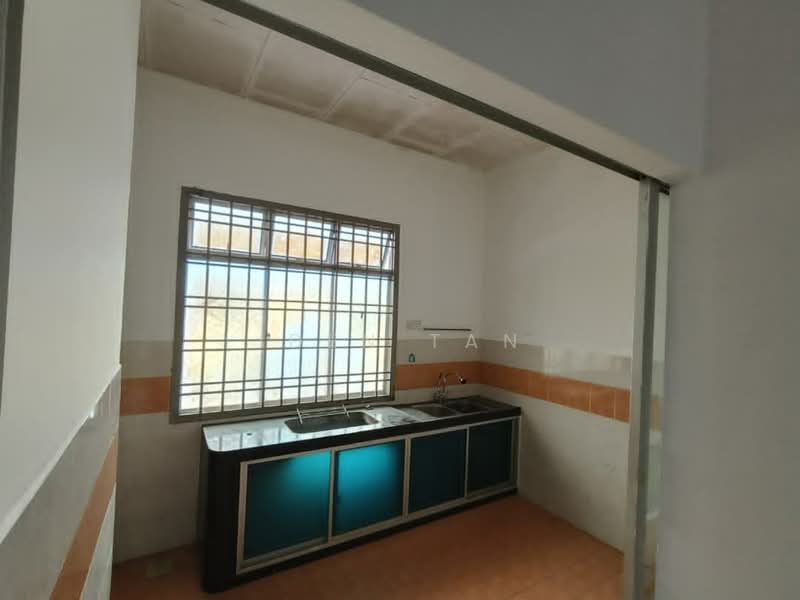 Rumah Teres 1 Tingkat untuk Dijual di Taman Kempas Indah (Tebrau) - Iden Tan - Kitchen - PropertyGuru.com.my
