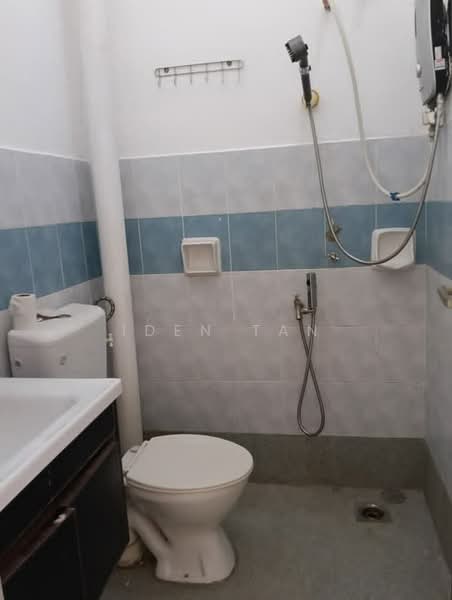 Rumah Teres 1 Tingkat untuk Dijual di Taman Kempas Indah (Tebrau) - Iden Tan - Bathroom - PropertyGuru.com.my
