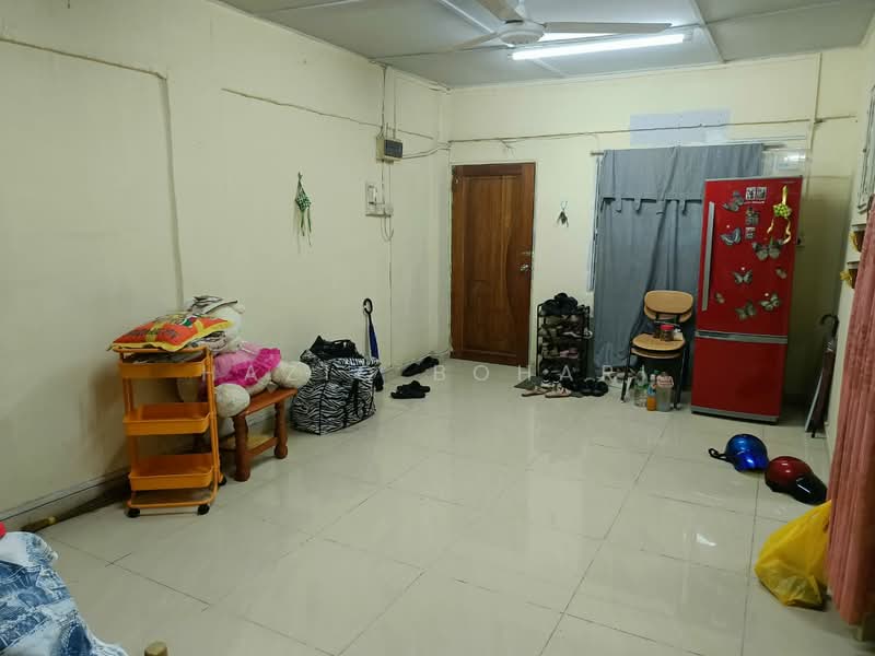 Apartment for Rent at Taman Petaling Utama Flat - Haziq Bohari - Living Room - PropertyGuru.com.my