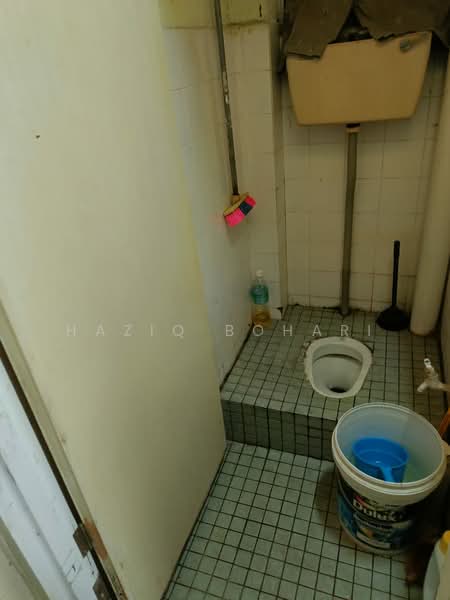 Apartment for Rent at Taman Petaling Utama Flat - Haziq Bohari - Bathroom - PropertyGuru.com.my
