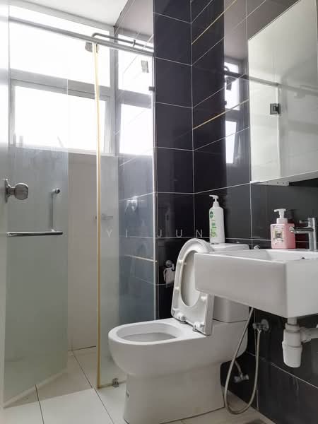 Service Residence for Sale at Skypod Residence - Yi Jun - Bathroom - PropertyGuru.com.my