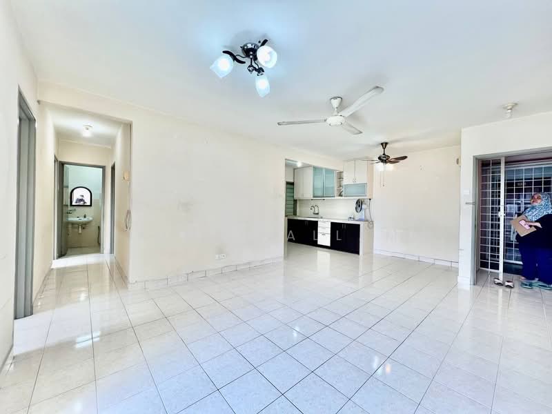 Pangsapuri Jati Selatan untuk Untuk Dijual - RM 260,000, Mac 2026 - Living Room - PropertyGuru.com.my