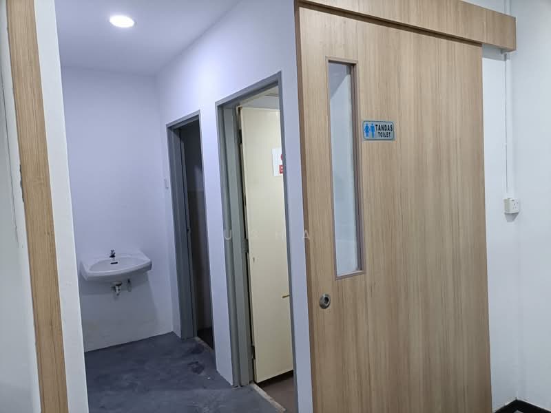 Taman Desa Tebrau untuk Untuk Disewa - RM 3,600 /bulan, Apr 2026 - Bathroom - PropertyGuru.com.my