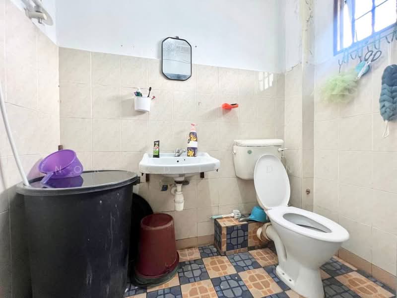 2-storey Terraced House for Sale in Taman Seri Mewah (Kajang) - Nor Azdlin Adnan - Bathroom - PropertyGuru.com.my