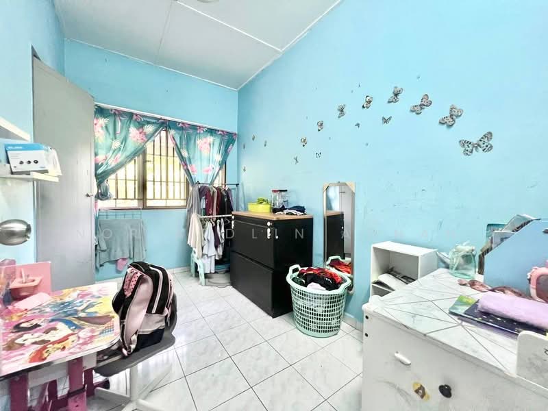 2-storey Terraced House for Sale in Taman Seri Mewah (Kajang) - Nor Azdlin Adnan - Bedroom - PropertyGuru.com.my