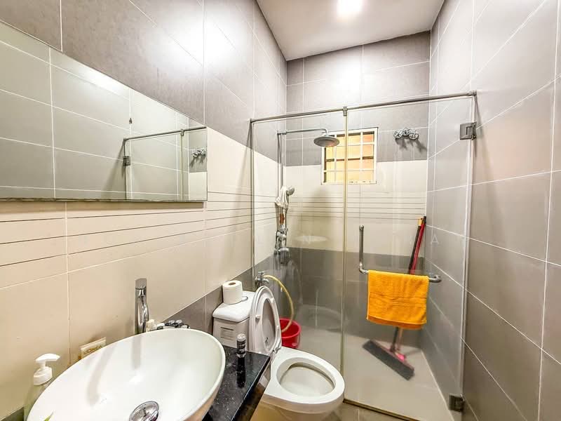 Semi-Detached House for Sale in Alam Damai (Cheras) - Nor Azdlin Adnan - Bathroom - PropertyGuru.com.my