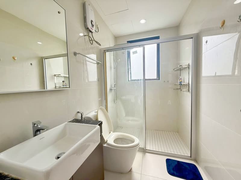 Condominium for Rent at Royal Strand @ Country Garden Danga Bay - Stella Chia - Bathroom - PropertyGuru.com.my