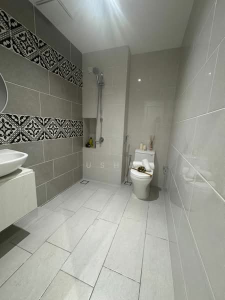 Service Residence for Sale at The Straits View DUO - Usha - Bathroom - PropertyGuru.com.my