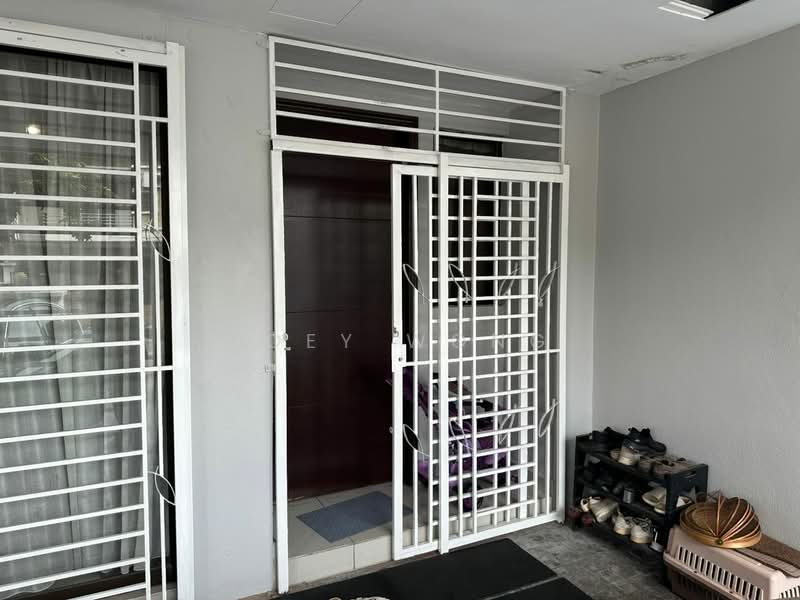 2-storey Terraced House for Sale in 16 Sierra (Puchong) - Joey Wong - Entrance - PropertyGuru.com.my