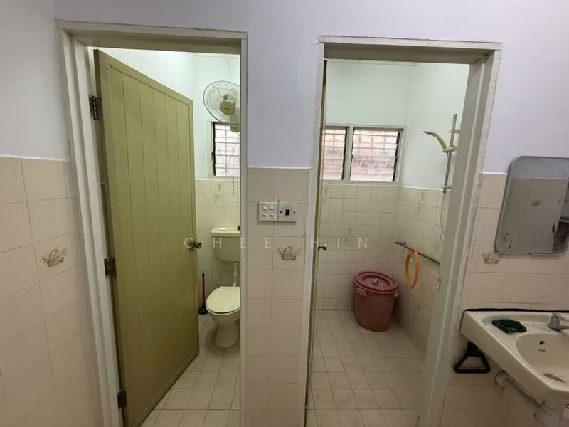 2-storey Terraced House for Rent in SS2 (Petaling Jaya) - Chee Hin - Bathroom - PropertyGuru.com.my