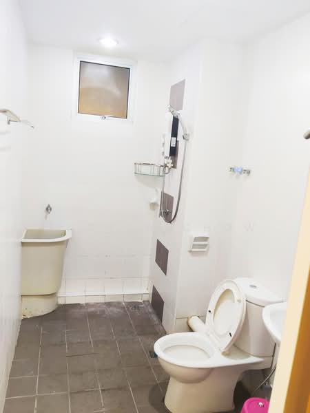 Condominium for Rent at The Golden Triangle Condominium - Andrew Chow - Bathroom - PropertyGuru.com.my