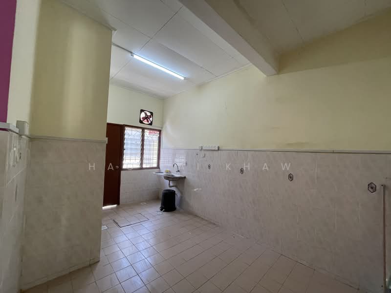 1.5-storey Terraced House for Sale in Kapar (Selangor) - Hao Kai Khaw - Kitchen - PropertyGuru.com.my
