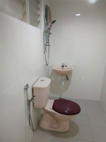 Apartment for Rent at Pangsapuri Sri Pelangi - Huizonk Lee - Bathroom - PropertyGuru.com.my