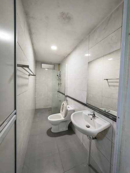 Batu Kawa taman lovely land single storey immediately House for rent untuk Untuk Disewa - RM 1,700 /bulan, Mac 2026 - Bathroom - PropertyGuru.com.my