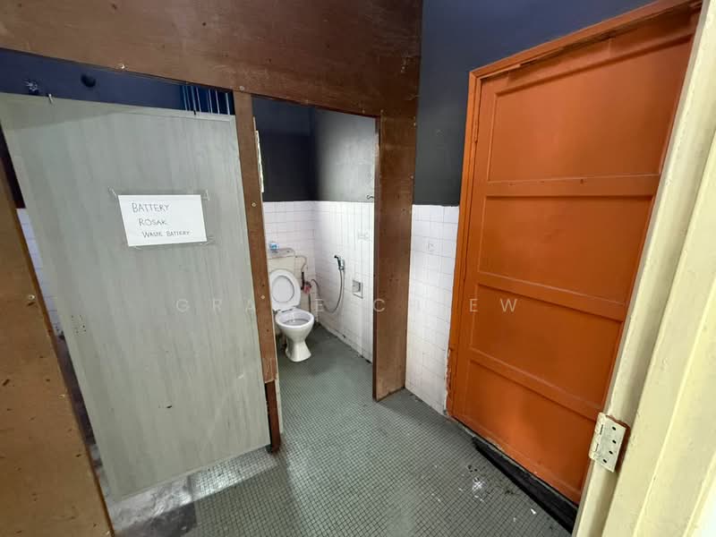 Shop for Rent in Johor Bahru (Johor) - Grace Chiew - Bathroom - PropertyGuru.com.my