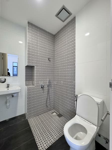 Semi-Detached House for Rent in Setia Alam (Selangor) - Clement Yew - Bathroom - PropertyGuru.com.my
